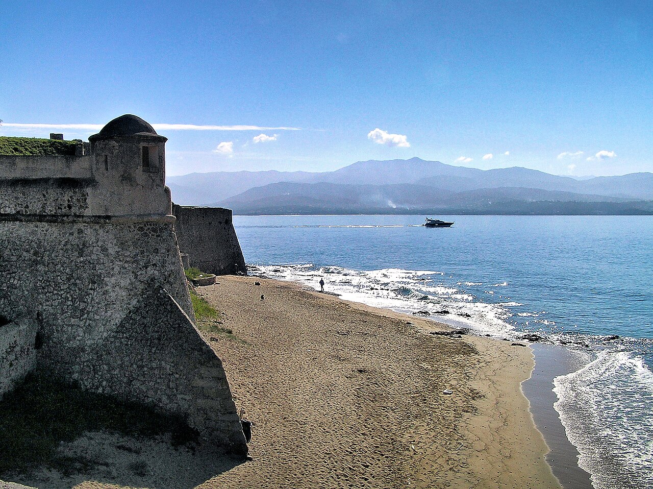 Plage Saint-François et citadelle d’Ajaccio