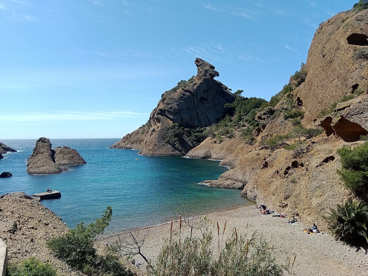 Calanque de Figuerolles et rocher du Capucin